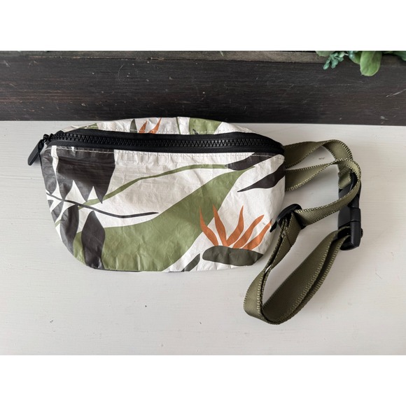 ALOHA Collection Handbags - Aloha Collection Tropical Leaf Print Fanny Pack Belt Bag Waterproof Travel